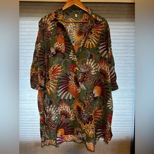 XL Ekouar long sleeve w/ collar shirt. Multi-color